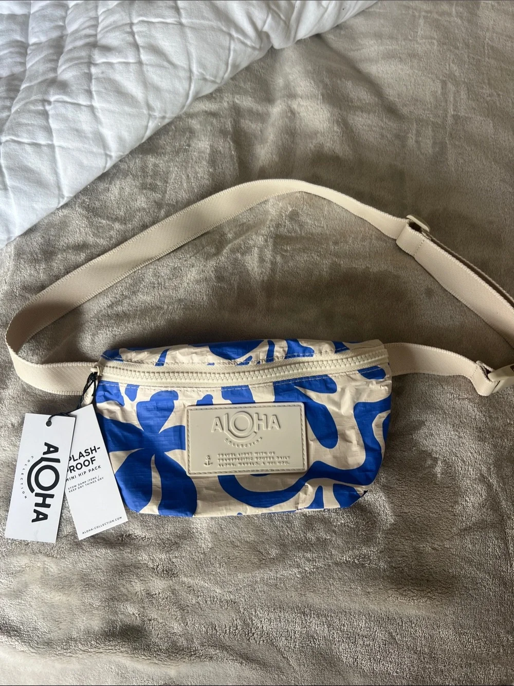 NWT ALOHA Collection Cream & Blue Floral Crossbody Belt Bag